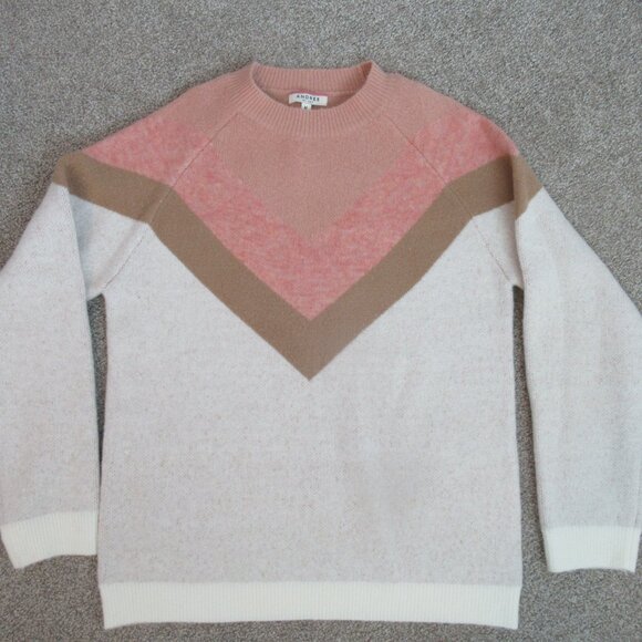 Pink and White‎ Sweater - Picture 3 of 10